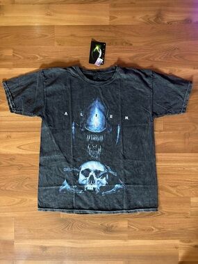 Hot Topic Black Tee with Blue Alien Skull Graphic
